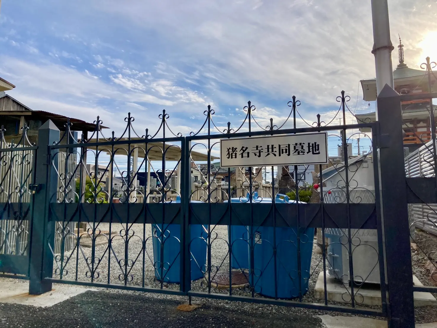 猪名寺共同墓地の風景